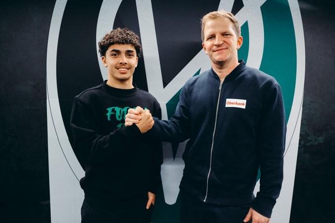 完美世界对战平台-官方：奥超俱乐部里德租借拜仁小将纳斯拉维，含选择买断条款